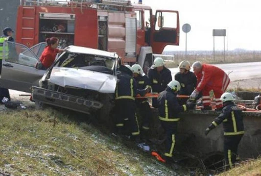 Smrtno stradao 23-godišnjak, jedan mladić teško ozlijeđen