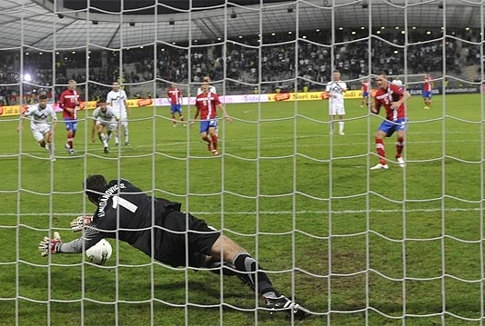 Slovenci pogotkom sa sredine terena zapečatili sudbinu Srbiji i poslali Estoniju u baraž