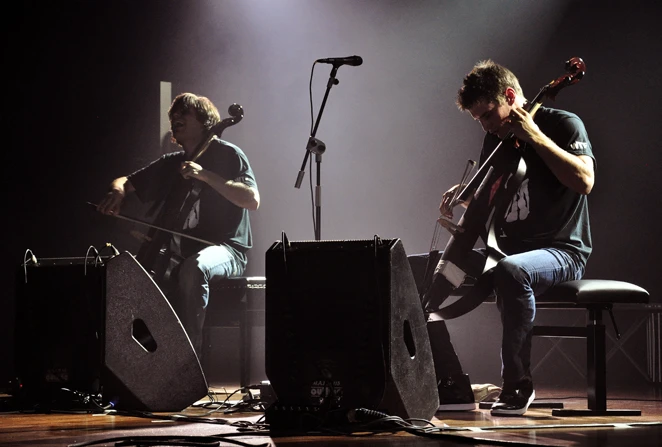 Menadžment Eltona Johna preuzima 2CELLOS!