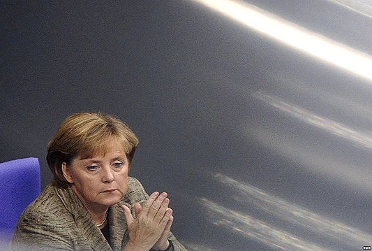 Merkel: Slabosti eura treba ukloniti ''sad ili nikad''