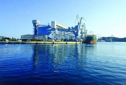Aluminiju vraćen silos za utovar glinice u Luci Ploče