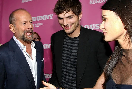 Ashton Kutcher izgubio kontrolu na Twitteru
