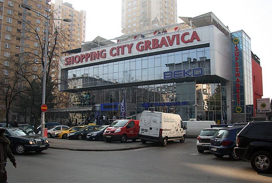 Jutarnja pucnjava ispred tržnog centra