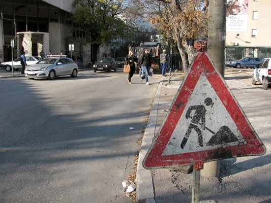 Radovi u Ulici kneza Domagoja, saniran kolnik