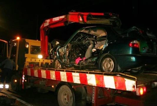 U stravičnoj prometnoj nesreći poginuli baka, djed i unuk, 4 ozlijeđenih