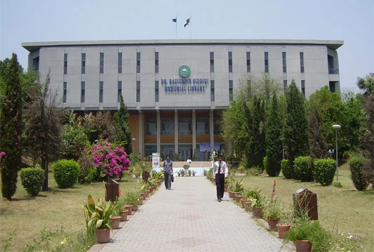 Plaća profesora u Pakistanu 5.000 dolara