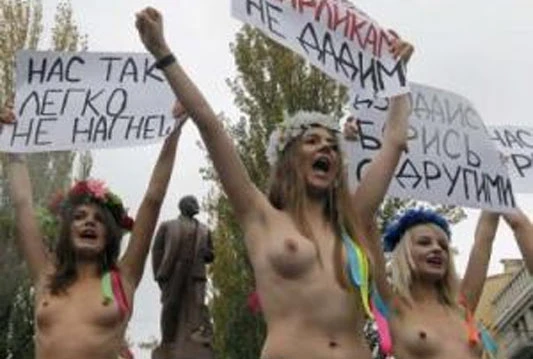 Ukrajinke prosvjedovale golih grudi protiv rezultata ruskih izvora