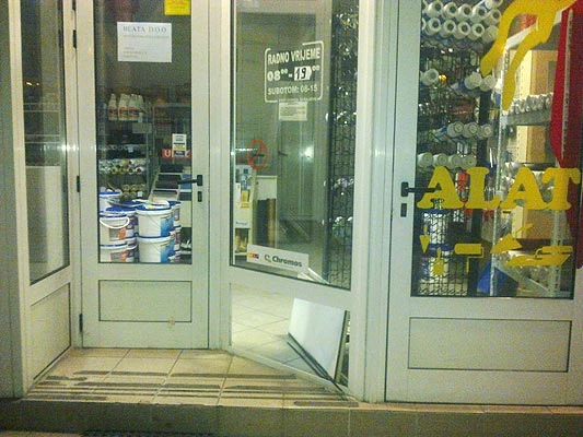 Spriječena pljačka trgovine boja i lakova