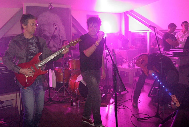 Crvena jabuka održala odličan koncert u Clubu Art