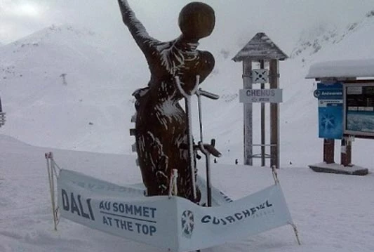 Dalijeve skulpture na skijalištu