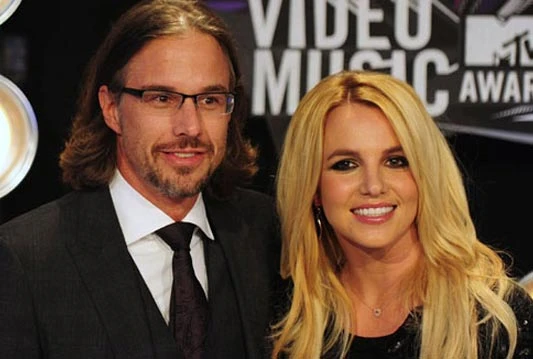 Britney ponovno pred oltarom
