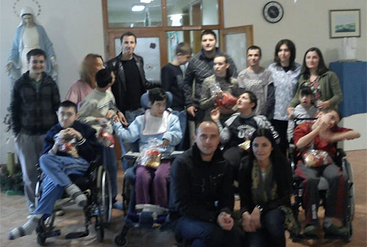 Mladež HDZ BiH Široki Brijeg posjetila dom Marija naša nada, Majčino selo i Caritas