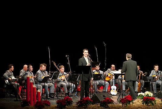 Božićni koncert održan u Tuzli uz nastup Tamburaškog orkestra HRT-a i Đania Stipaničeva