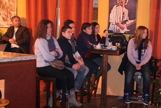 Studenti recitirali poeziju; MC 'Pavarotti' najavio nastup grupe Vuneny i jubilarni MBF