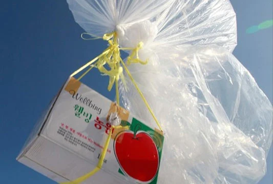 Balonima šalju zimske čarape sjevernokorejskim susjedima