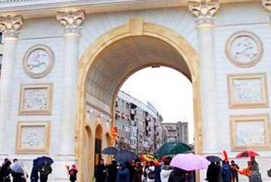 U Skopju otvoren 'Slavoluk Makedonija' visok 21 metar