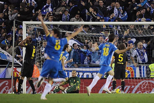 Kiks Barcelone u gradskom derbiju, Real bježi pet bodova