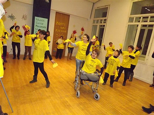 Upriličena izložba i promocija pjesme udruženja 'Sunce'