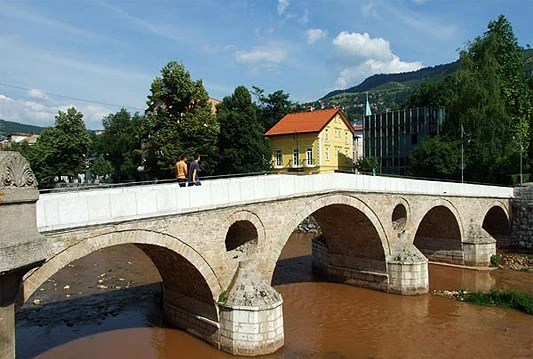 Potvrđena velika oštećenja na pješačkom dijelu mosta Latinska ćuprija