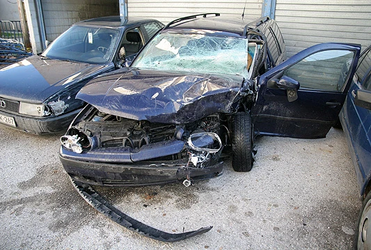 U Grabovici teška prometna nesreća sa tri automobila i šest ozlijeđenih osoba
