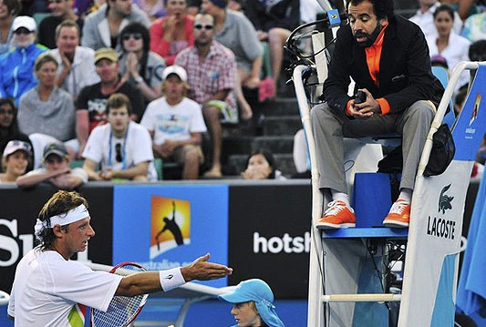 Nalbandian poludio, reketom pogodio fotoreportera!