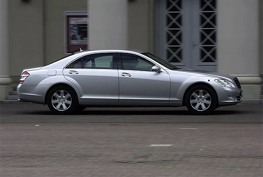 Najskuplji automobil preko Carinske ispostave Banja Luka uvezao Rašid Serdarov