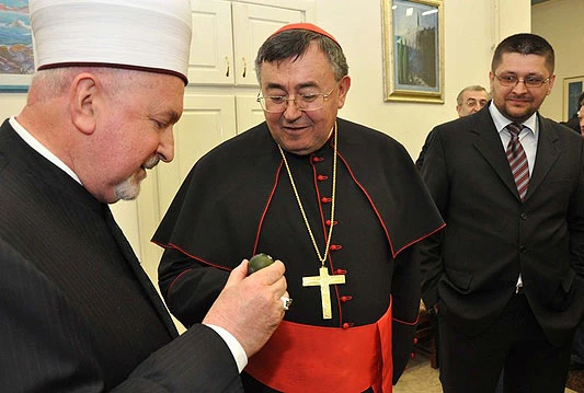 Oni koji imaju neke prednosti u politici, ne žele se odreći tih prednosti kako bi se stvorio balans