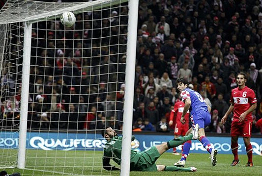 Ćorluka potpisao za Bayer