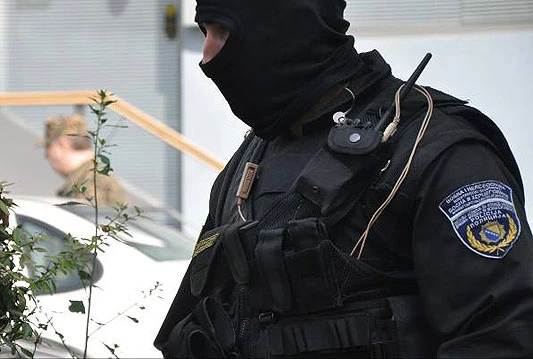 Na više lokacija Tuzlanske županije izvršeni pretresi: Oduzeto oružje, streljivo, droga ...
