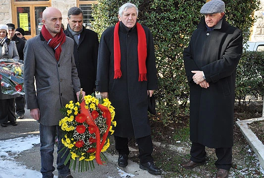 Cvijeće i promocija knjiga u sjećanje na Đikića i Šantića