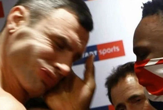 Chisora 'opalio' Kličku šamarčinu!