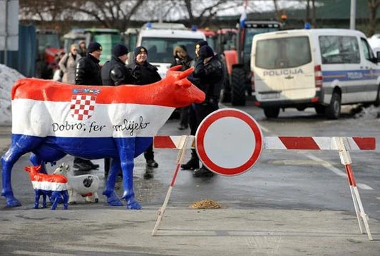 Mljekari opet blokirali promet