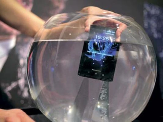 Eluga smartphone otporan na vodu i prašinu