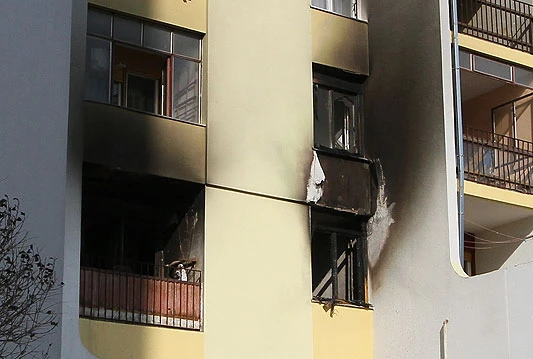Požar u zgradi: U potpunosti izgorio stan