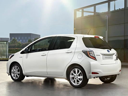 Toyota predstavila novi automobil sa hibridnim pogonom - Yaris hybrid