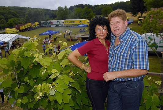 Pevec tuži državu za naknadu štete