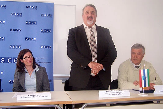 Predstavljen Priručnik za obuku članova školskih odbora u HNŽ