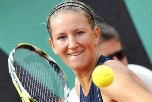 Azarenka vodeća