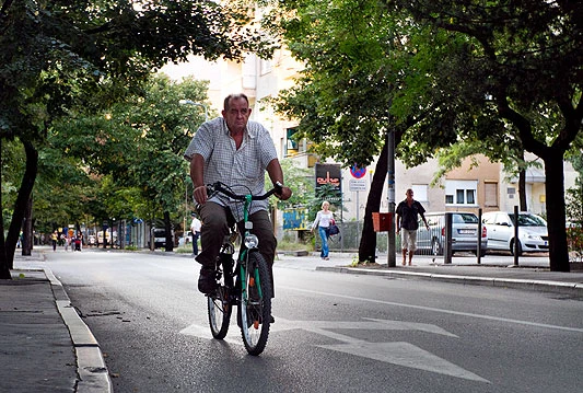 Sve više građana ide pješice ili biciklom, a automobile pali samo u krajnjoj potrebi