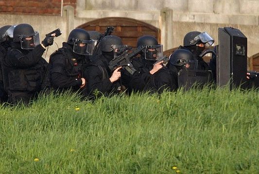 Policija opkolila ubojicu iz Toulousea, on se ne želi predati