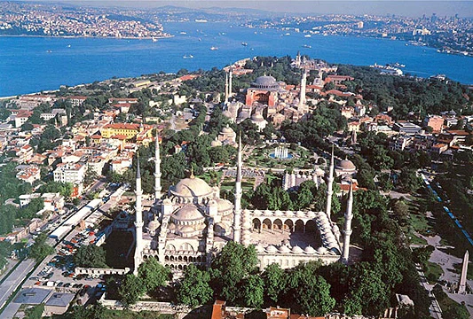 Eksplozija u Istanbulu, dvije osobe poginule; U prevrtanju autobusa 4 poginulih