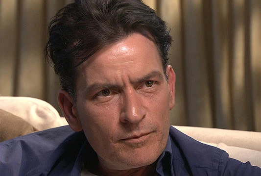 Charlie Sheen žali zbog skandalozne godine