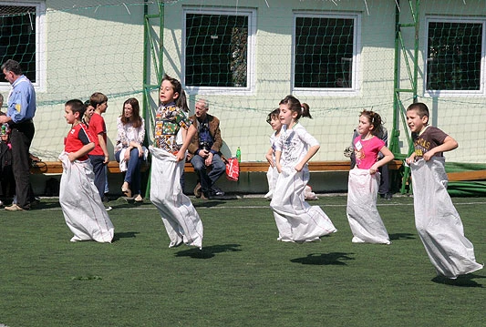 Vesela Dječja Olimpijada izmamila osmjehe na licima razigranih osnovnoškolaca