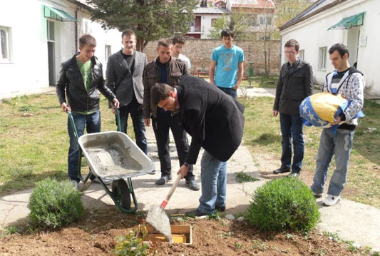 Kamen temeljac kao apel za pomoć