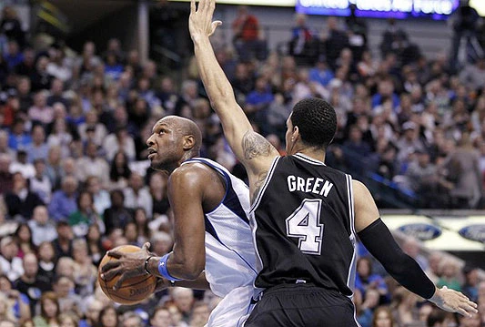 NBA: Mavericksi otpustili Odoma