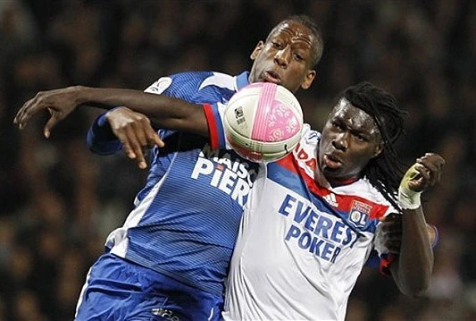 Gomis: Navijači Ajaccioa bacili su bananu na mene