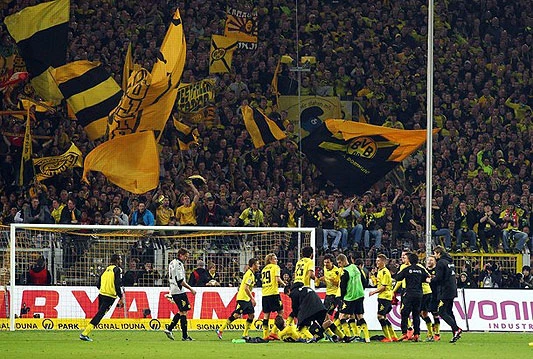 Borussia slavila  u derbiju, blizu obrana naslova