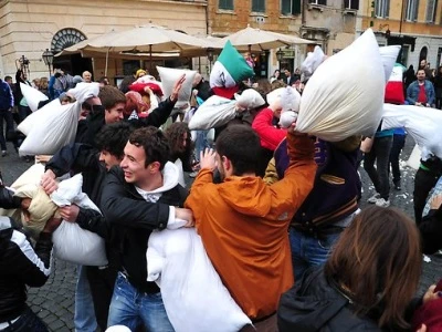 Borbe jastucima u središtu Rima
