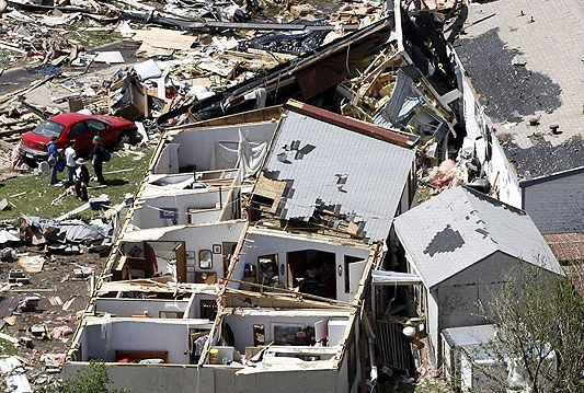Tornado odnio šest života