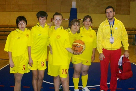 Mladi s umanjenim sposobnostima bili gosti Armani junior basket kampa